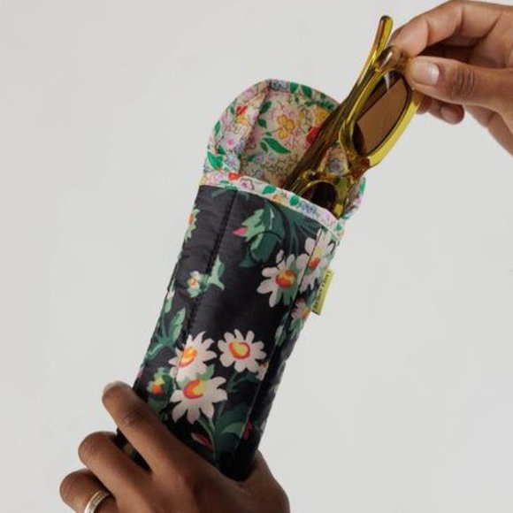 NWT BAGGU Puffy Glasses Sleeve, Laura Ashley Collab, Rhian Daisy - Picture 2 of 4